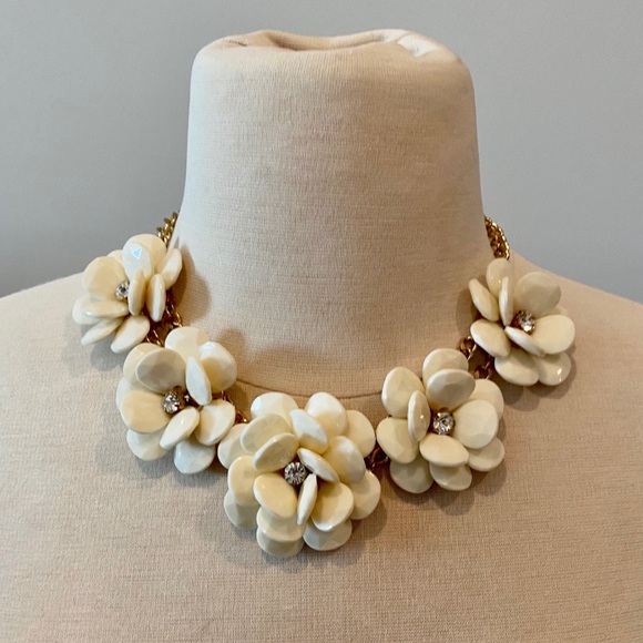 Beautiful Flower Statement Necklace! - Picture 3 of 7